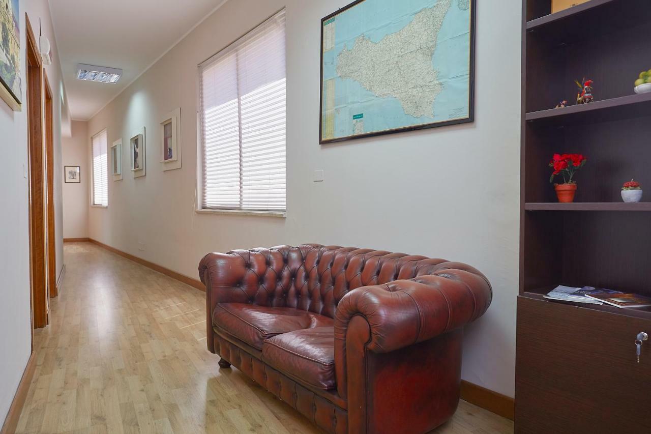 Sturzo 44 Bed & Breakfast Palermo Bagian luar foto